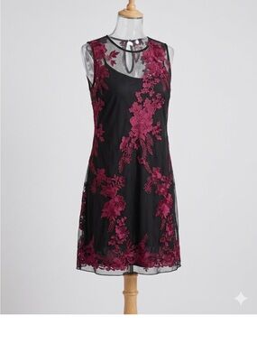 Karen Kane
Karen Kane Floral Embroidered
Lace Overlay Shift Dress Size Large